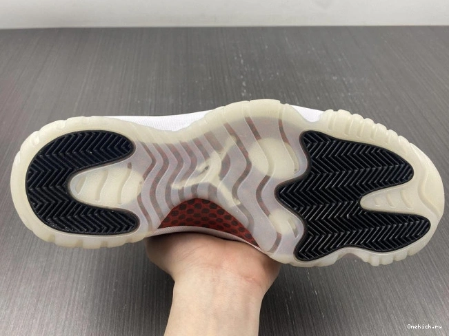 One Kick Jordan Low AV2187-001 Retro Air 72-10 11 0723